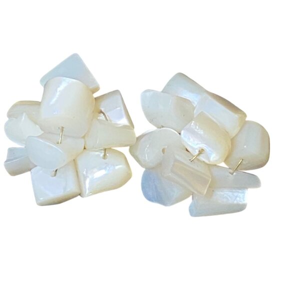 Vintage Mother Of Pearl Cluster Screw-Back Earrings - Picture 1 of 5